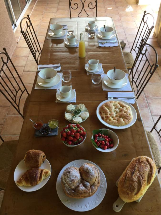 B&B Et Gite D'Ayran Saint-Quentin-la-Poterie Exterior photo